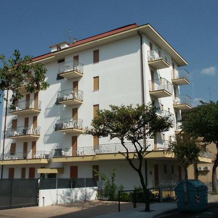 Condominio Michelangelo-Solo Per Famiglie- Walterigato Apartments Τζεσόλο Λίντο Εξωτερικό φωτογραφία