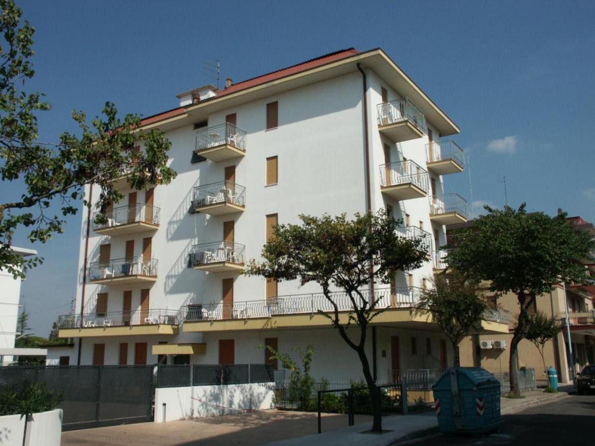Condominio Michelangelo-Solo Per Famiglie- Walterigato Apartments Τζεσόλο Λίντο Εξωτερικό φωτογραφία