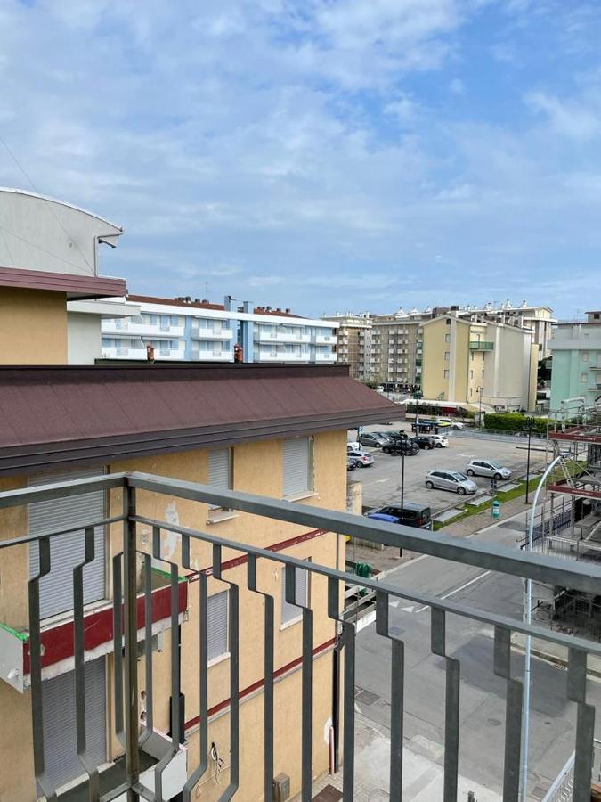 Condominio Michelangelo-Solo Per Famiglie- Walterigato Apartments Τζεσόλο Λίντο Εξωτερικό φωτογραφία